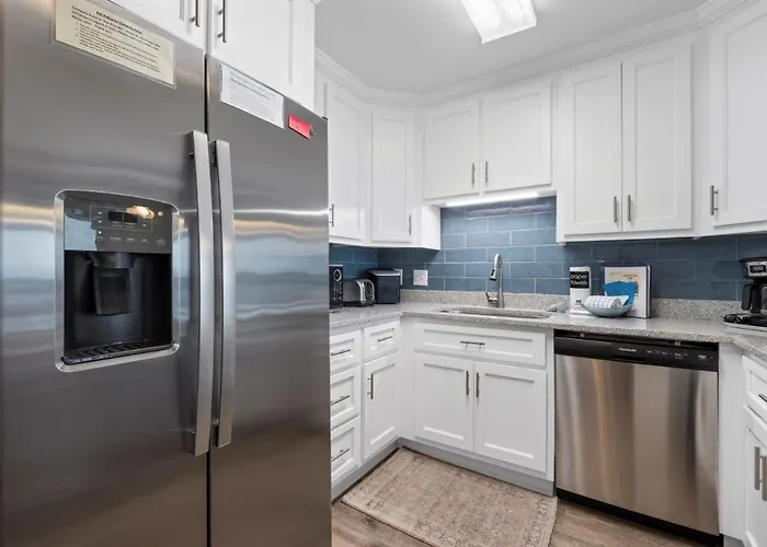 Apartment Compass Point 308 By Youngs Suncoast